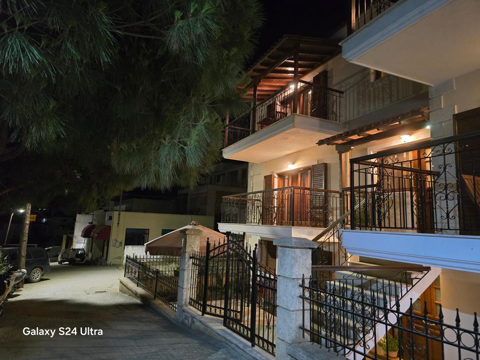 Filidas Apartments Skiathos by Eksteriør billede